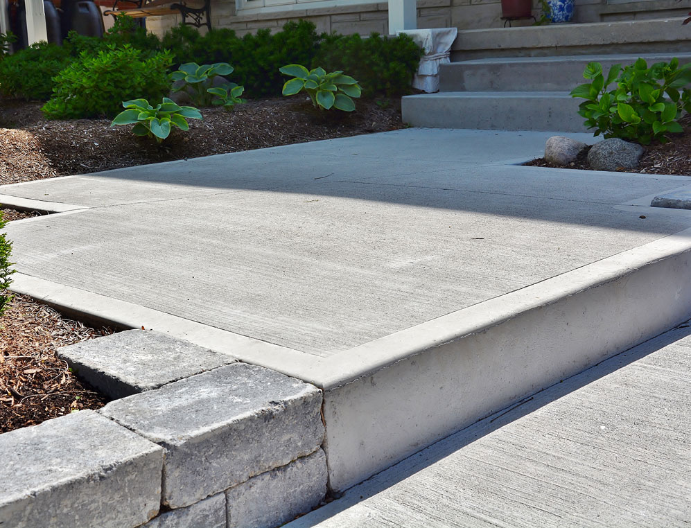 Walkway and landscape edge